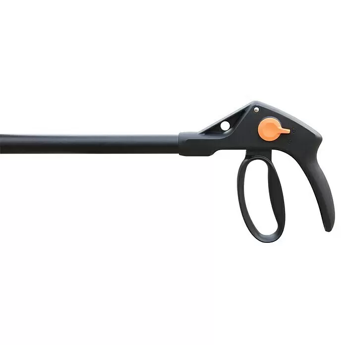 Fiskars Solid Greifer - Länge: 87,5 cm - Schwarzer Kunststoffgriff einer Greifzange mit orangefarbenem Auslöseknopf und ergonomischem Griff.