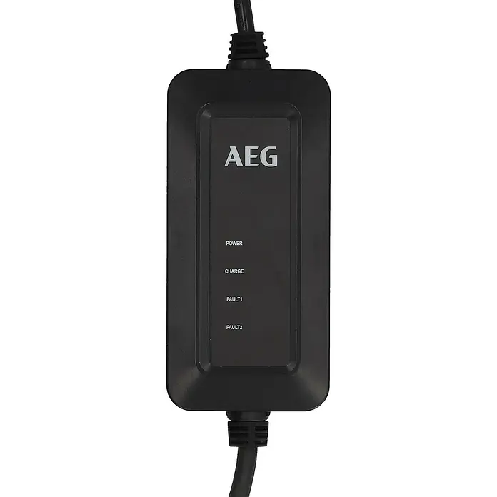AEG Kfz-Ladekabel Schuko-Stecker zu Typ 2 Stecker - Kabellänge: 7 m - Ein schwarzes AEG-Ladegerät für Elektrofahrzeuge mit Anzeigen für Strom, Ladung und Fehler.