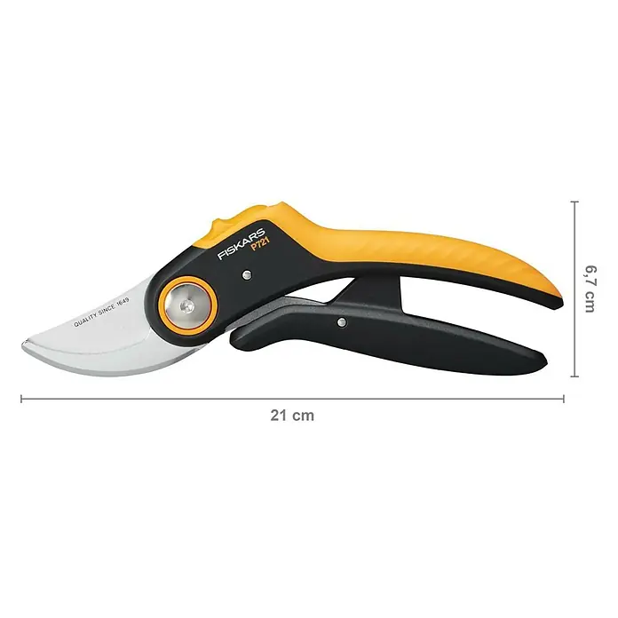 Fiskars Plus Gartenschere P721 - Bypass, Max. Aststärke: 24 mm - Abbildung einer Fiskars P721 Gartenschere mit Abmessungen von 21 cm Länge und 6,7 cm Höhe.