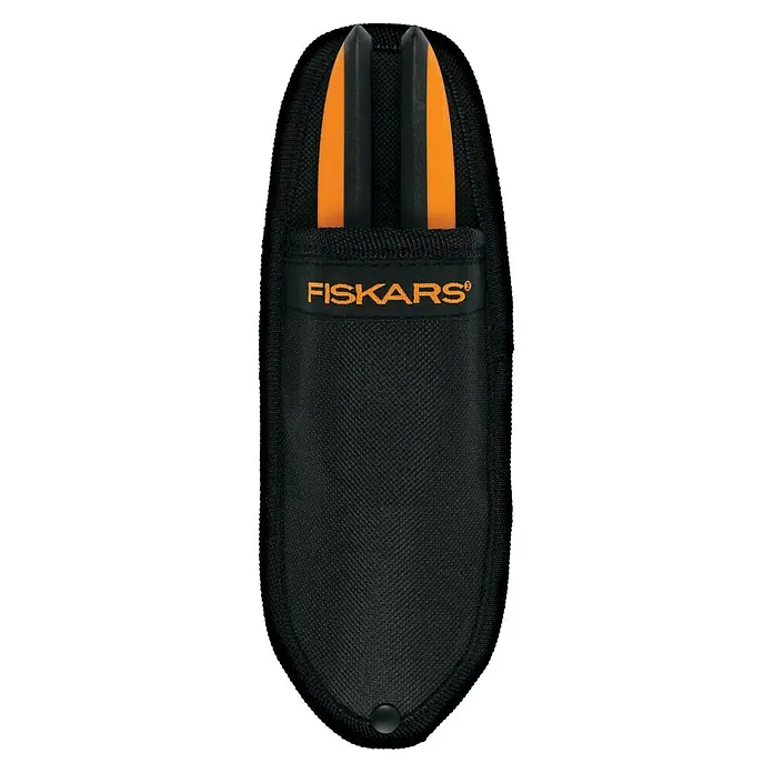 Fiskars Solid Mehrzweck-Schere SP320 - Länge: 20,6 cm - Schwarze Fiskars-Gartenschere mit orangefarbenen Griffen in einer schwarzen Nylontasche mit dem Fiskars-Logo auf der Vorderseite.