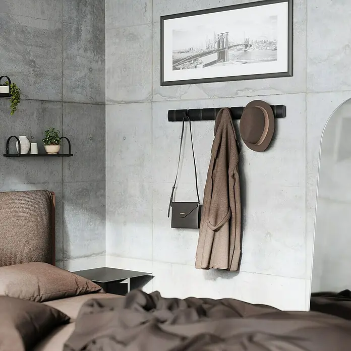 Umbra Garderobenleiste Flip - L x B x H: 81,3 x 3,2 x 6,4 cm, Anzahl Haken: 8 Stk., Schwarz - Eine stilvolle schwarze Garderobenleiste mit daran hängender Tasche, Mantel und Hut, die ein elegantes Schlafzimmerambiente ergänzt.