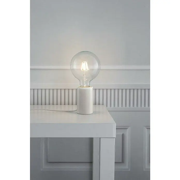 Nordlux Lámpara de sobremesa Siv Mármol - 60 W, L x An x Al: 6 x 6 x 10,3 cm, Blanco, E27 - La moderna lámpara de mesa con la bombilla grande proporciona una luz agradable y llama la atención sobre la mesa.