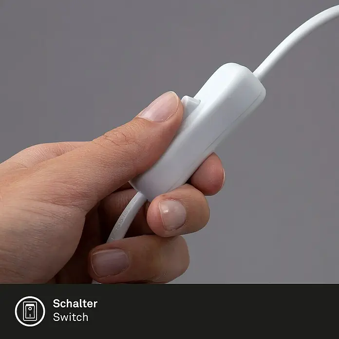Briloner Klemmleuchte Fix - 8 W, L x B x H: 30,5 mm x 11 cm x 13 cm, Farbe Gehäuse: Weiß - Ein Fingernagel drückt einen Schalter auf einem weißen Kabel. Praktisches Detail zur einfachen Steuerung von Lampen und Geräten.