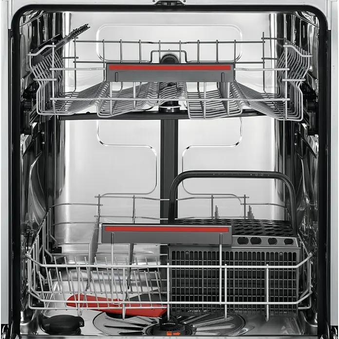 AEG Lavavajillas integrable FSB53617Z - Ancho: 59,6 cm, Número de cubiertos: 13 ud., Completamente integrado, Consumo de agua por uso: 9,9 l - Vista interior de un lavavajillas con dos bandejas extraíbles y cestas para cubiertos para una limpieza eficiente.