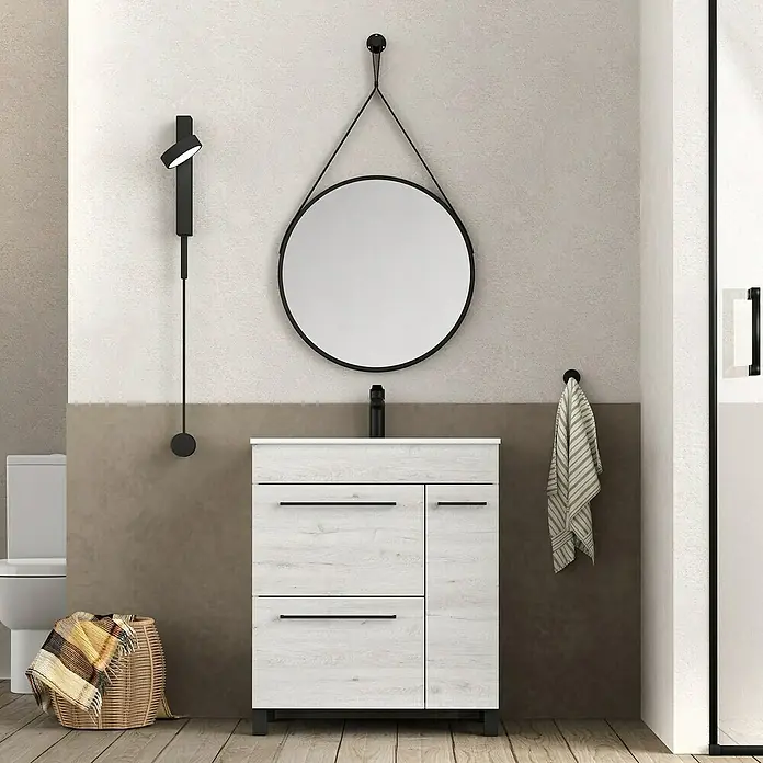 Artysan Mueble bajo de lavabo Tabarca - L x An x Al: 44,6 x 70 x 83,3 cm, Silver - Escena de baño con mueble de lavabo en madera clara con grifo negro, complementado con espejo y toallero a juego.