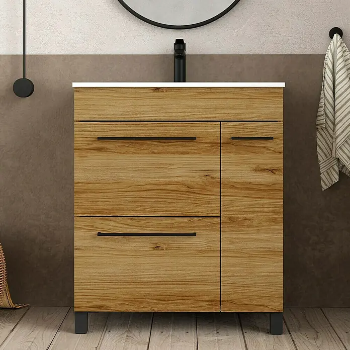 Artysan Mueble bajo de lavabo Tabarca - L x An x Al: 44,6 x 80 x 83,3 cm, Roble Guadarrama - Imagen de un moderno mueble de lavabo de madera con tiradores y patas negros, exhibido en un elegante entorno de baño.