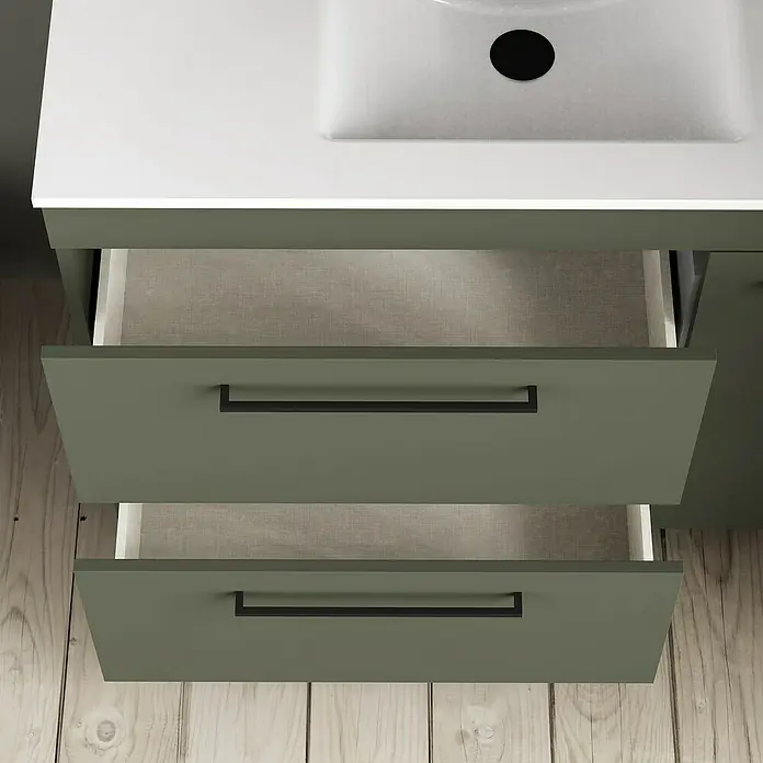 Artysan Mueble bajo de lavabo Tabarca - L x An x Al: 44,6 x 100 x 83,3 cm, Musgo - Imagen de un tocador moderno con dos cajones abiertos que tienen manijas negras y una encimera blanca con un fregadero integrado.