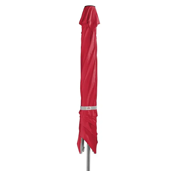 Doppler Alu Expert Marktschirm - Rot, Bespannungsmaß (L x B): 300 x 300 cm - Geschlossener roter Sonnenschirm mit silbernem Band und Ständer auf schwarzem Hintergrund.
