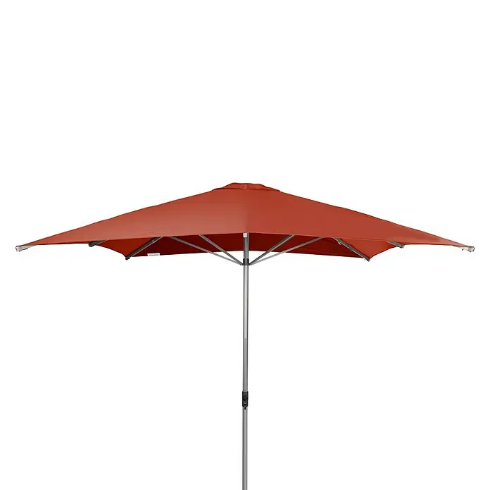 Doppler Alu Expert Marktschirm - Terra, Bespannungsmaß (L x B): 300 x 300 cm - Ein roter Gartenschirm mit einem stabilen silbernen Mast bietet Schatten und Schutz vor der Sonne.