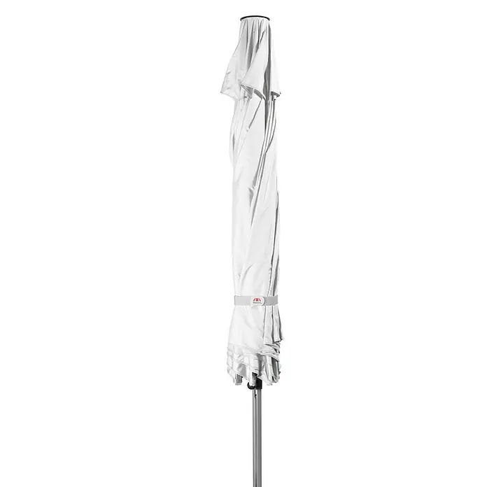 Doppler Alu Expert Marktschirm rund - Weiß, Durchmesser Bespannung: 400 cm - Ansicht eines geschlossenen weißen Sonnenschirms mit grauem Band auf einem Ständer vor einem schwarzen Hintergrund.