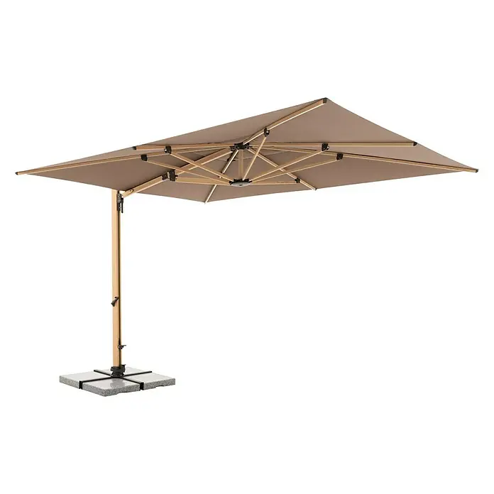 Doppler Alu Wood Ampelschirm Ultra XL - Greige, Bespannungsmaß (L x B): 300 x 400 cm - Bild eines rechteckigen, beigen Sonnenschirms mit Holzrahmen und grauem Sockel auf schwarzem Hintergrund.