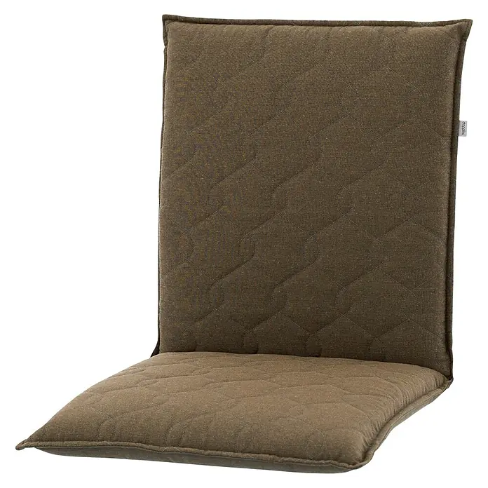 Doppler Sitzauflage Fusion Neo - Braun, Niederlehner, L x B x H: 100 x 48 x 7 cm, Materialzusammensetzung Bezug: Baumwoll-Polyester-Mischgewebe - Nahaufnahme eines braunen Stuhlkissens mit gestepptem Muster und dezentem Etikett, ideal für bequemes Sitzen.