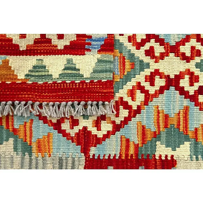 Alfombra de pelo corto Kilim Herat - Multicolor, 90 x 60 cm, 100% lana - Primer plano de una alfombra kilim con patrones geométricos y flecos en tonos de rojo, azul y gris. Arte textil artesanal.