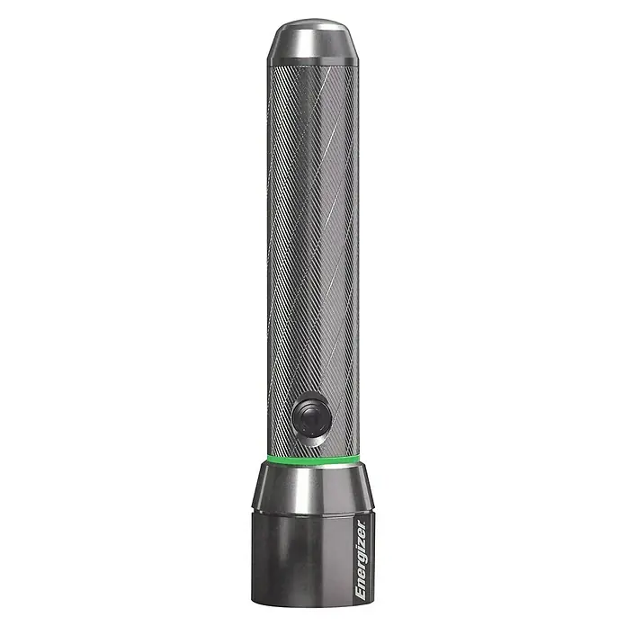 Energizer Linterna Visión - 250 lm - 1.000 lm, IPX4 - Una linterna Energizer plateada con un diseño de mango distintivo con moleteado diagonal y un anillo de acento verde.