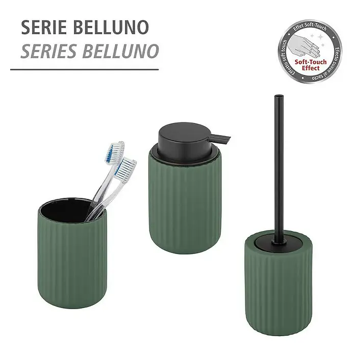 Wenko Belluno Seifenspender - Keramik, Grün - Dieses Bild zeigt ein Badezimmersatz namens Serie Belluno in einem stilvollen Design mit Seifenspender, Becher und WC-Garnitur.