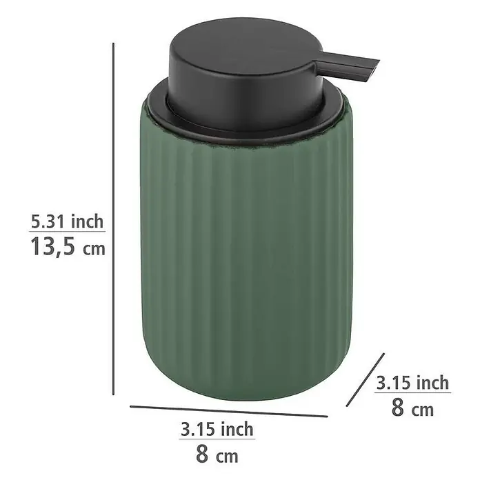 Wenko Belluno Seifenspender - Keramik, Grün - Abmessungen des grünen Seifenspenders aus Keramik mit schwarzem Pumpkopf: 13,5 cm hoch und 8 cm breit.
