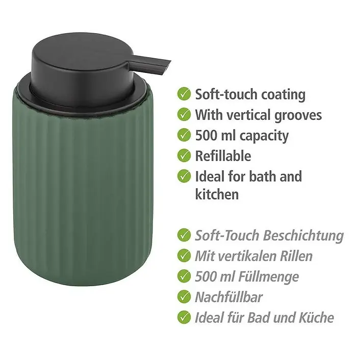 Wenko Belluno Seifenspender - Keramik, Grün - Abgebildeter olivgrüner Seifenspender mit vertikalen Rillen, Soft-Touch-Beschichtung und einem Fassungsvermögen von 500 ml, ideal für Bad und Küche.