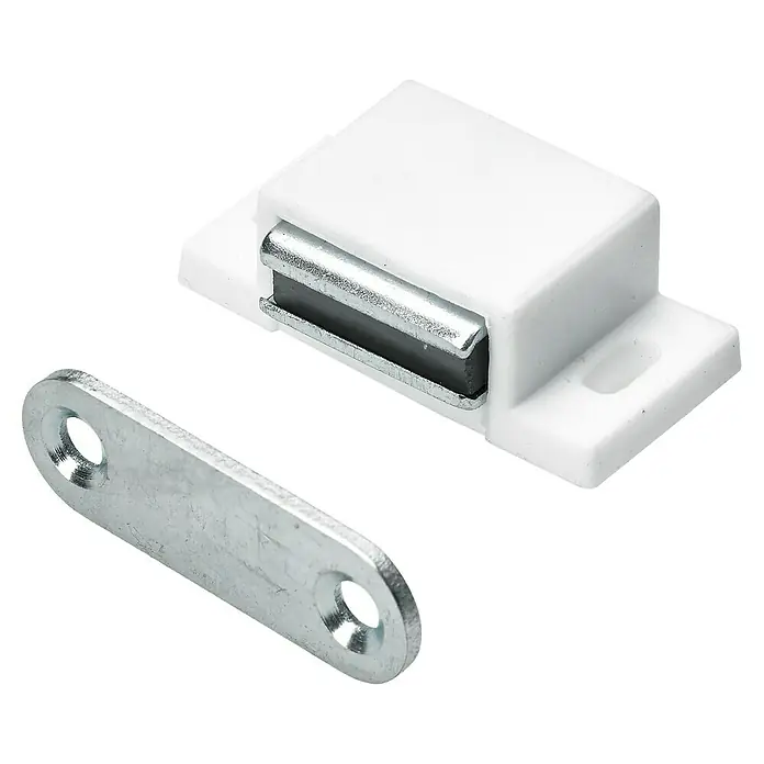 Hettich Magnetverschluss - L x B x H: 40 x 13 x 22 mm, Haftkraft: 4 kg, Weiß - Ein weißer Magnetschnäpper mit Gegenplatte. Der Schnäpper besteht aus Kunststoff und der Magnet ist sichtbar. Die Gegenplatte ist aus Metall.