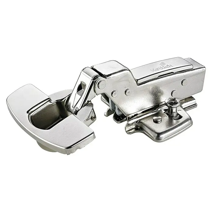 Hettich Topfscharnier - Anschlagart: Innenanschlag, Durchmesser Topf: 35 mm, Öffnungswinkel: 0 ° - 110 °, Silber - Bild einer Möbeltürscharnier von Hettich, glänzend und aus Metall, vor einem schwarzen Hintergrund.