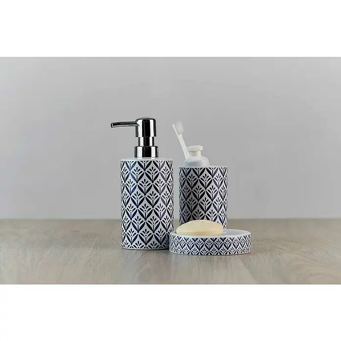 Wenko Seifenspender Lorca - Keramik, Blau/ Weiß - Badezimmer-Set mit Seifenspender, Zahnbürstenhalter und Seifenschale. Das Set ist mit einem blauen Muster verziert und verleiht dem Bad eine elegante Note.