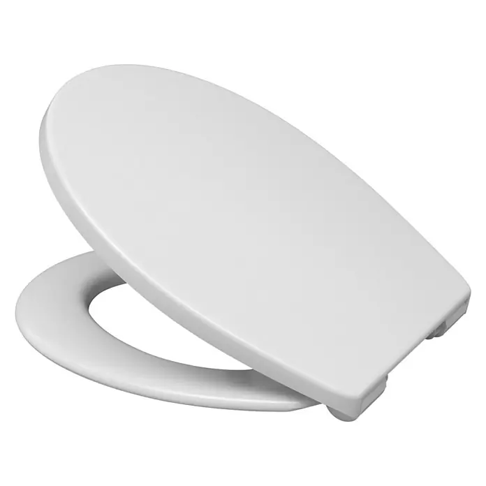 Camargue Rio WC-Sitz 2.0 - Duroplast, Weiß, Mit Absenkautomatik - Ein weißer WC-Sitz mit Deckel ist auf einem schwarzen Hintergrund zu sehen. Der WC-Sitz ist leicht geöffnet.