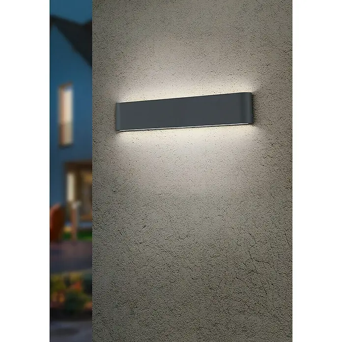 Trio Leuchten LED-Außenwandleuchte Thames II - 8 W, L x B x H: 4 x 46,5 x 9 cm, Anthrazit, IP54 - Moderne graue Wandleuchte für den Außenbereich, die ein sanftes, indirektes Licht spendet und eine einladende Atmosphäre schafft.