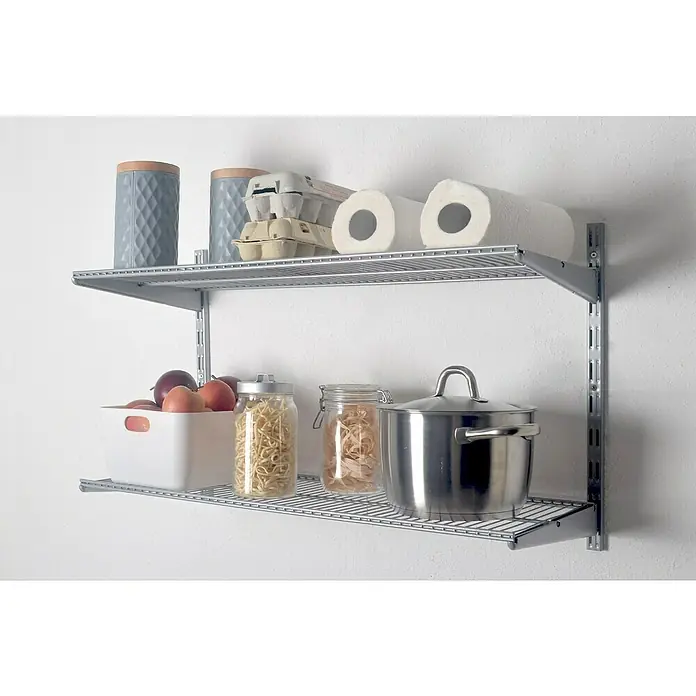 Element System Classic Regal-Set Storage - L x B x H: 33,2 x 82,8 x 47,3 cm, Rastermaß: 32 mm, Traglast Einlegeboden: 20 kg, Weiß/Aluminium - Einrichtungsidee: Zwei graue Regale an einer weißen Wand mit Vorratsbehältern, Eiern, Küchenrolle und Kochutensilien.