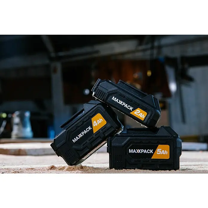 Batavia Maxxpack Akku - 18 V, 2 Ah, Li-Ionen - Drei Maxxpack-Akkus (2Ah, 4Ah, 5Ah) gestapelt. Die Maxxpack-Akkus sind ideal für den Betrieb von Elektrowerkzeugen und Gartengeräten.