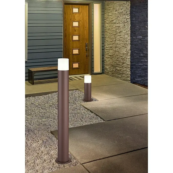Trio Leuchten Außenstehleuchte Hoosic - 28 W, Farbe Gehäuse: rostfarbig, Ohne Leuchtmittel - Aufnahme einer Außenleuchte. Diese modernen Pollerleuchten beleuchten den Weg zum Haus und sorgen für Sicherheit und Ambiente im Garten.