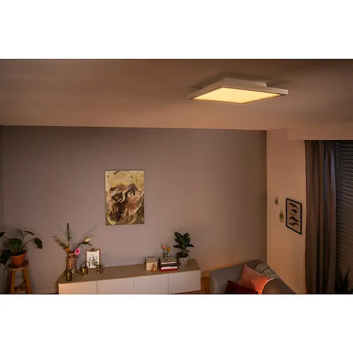 Philips Hue LED-Panel Aurelle - 19 W, L x B x H: 30 x 30 x 4,6 cm, Weiß, Warmweiß - Die LED-Deckenleuchte sorgt für warmes Licht und eine moderne Atmosphäre im Wohnzimmer. Das Design ist schlicht und passt gut in den Raum.