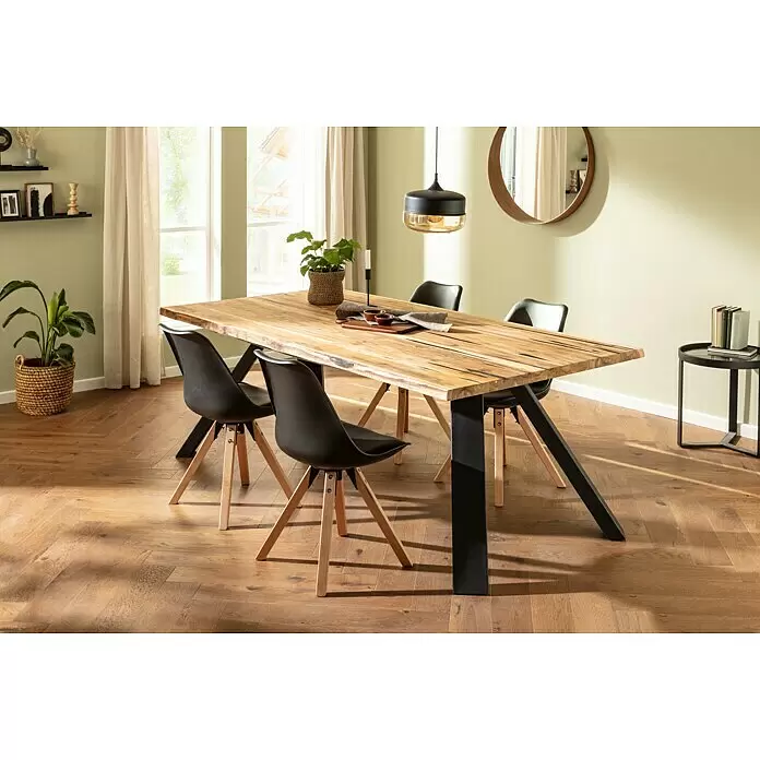 Exclusivholz Tischplatte mit Waldkante - Teak, 200 x 80 x 2,6 cm - Holzesstisch mit schwarzen Beinen und schwarzen Stühlen mit Holzbeinen in einem Esszimmer.