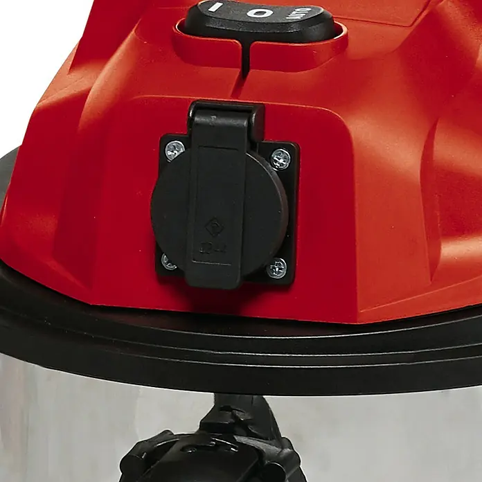 Einhell Elektro-Nass- & Trockensauger TC-VC 1820 SA - 1.250 W, 20 l - Detailaufnahme des Einhell Nass-Trockensaugers mit Ein-/Ausschalter und Steckdose für Elektrowerkzeuge.