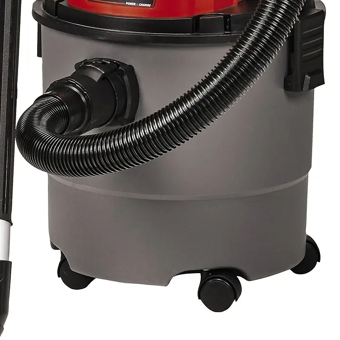 Einhell Power X-Change 18V Akku-Nass-Trockensauger TC-VC 18/15 Li-Solo - 18 V, Ohne Akku, Behältervolumen: 15 l - Nahaufnahme eines grauen Staubsaugers mit schwarzem Schlauch und Rädern. Das Gerät steht auf einem weißen Untergrund.
