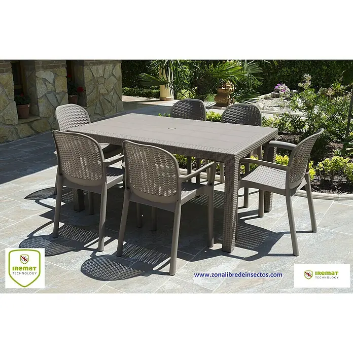 Mesa de jardín Bernedo - L x An x Al: 150 x 90 x 72 cm, Tecnopolímero/Fibra de vidrio, Taupe - Un conjunto de comedor gris con seis sillas al aire libre. El conjunto es de material resistente a la intemperie y ofrece espacio para familia y amigos.