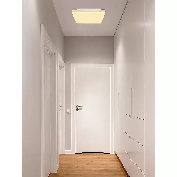 Globo LED-Deckenleuchte RAINA - 12 W, L x B x H: 33 x 33 x 6 cm, Weiß, Warmweiß - Quadratische Deckenleuchte mit Holzoptik-Rahmen, die einen modernen Flur beleuchtet.