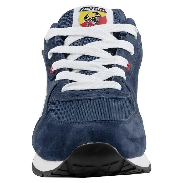 Abarth Zapato bajo de seguridad 500 - 38, Clase de protección según EN ISO 20345: S3, Azul - Primer plano de una zapatilla Abarth azul con cordones blancos y el logo de Abarth en la lengüeta.