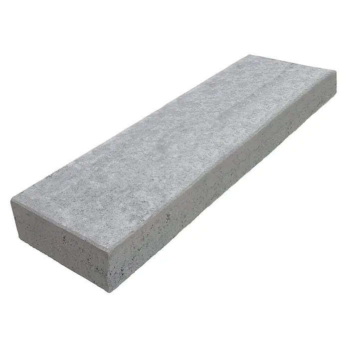 Diephaus Blockstufe - 120 x 36 x 16 cm, Grau, Beton - Nahaufnahme eines einzelnen grauen Pflastersteins mit rauer Textur, ideal für Garten- oder Landschaftsbauprojekte.