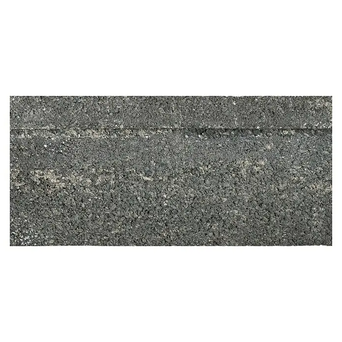 Diephaus Mauerstein Logan - 45 x 22,5 x 16,5 cm, Quarzit, Beton - Nahaufnahme einer grauen Asphaltstraße mit feiner Textur und sichtbaren Reparaturstellen. Ideal als vielseitiger Hintergrund.