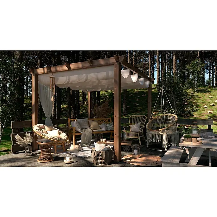 Pérgola con toldo corredero Classic - L x An: 300 x 300 cm - Acogedora escena al aire libre con pérgola de madera, cómodos muebles de ratán y textiles suaves, prometiendo un ambiente relajante.