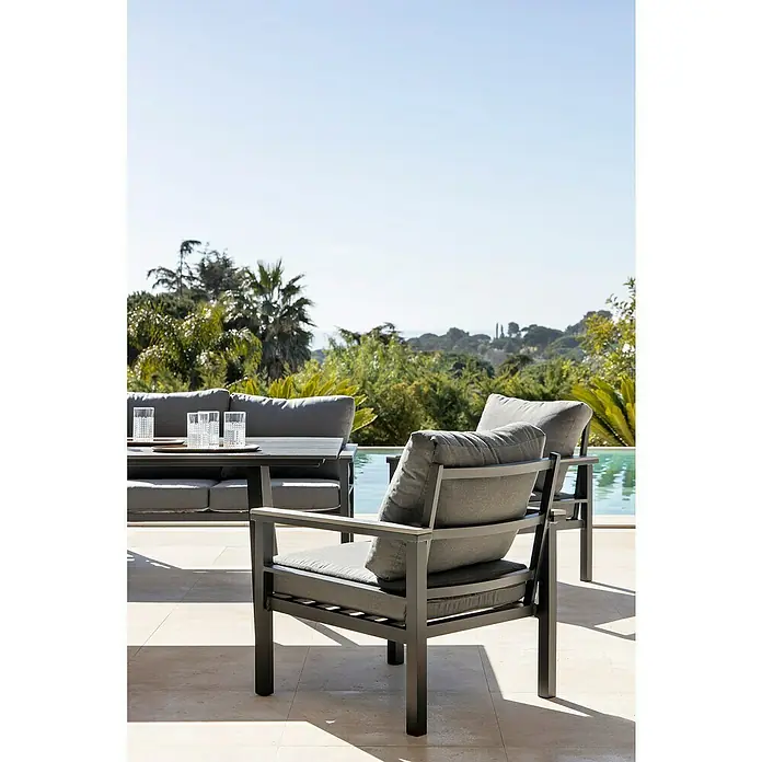 Conjunto de muebles Simona - 7 pzs., Acero/Polywood, Gris oscuro - Agradable conjunto de patio con cojines grises y diseño moderno, perfecto para relajarse al aire libre. Elegante mobiliario de jardín para máxima comodidad.