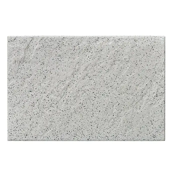 Diephaus Terrassenplatte Glandale - 60 x 40 x 4 cm, Quarz, Beton - Nahaufnahme einer grauen, gesprenkelten Fliese, die eine robuste und vielseitige Option für Boden- oder Wandbeläge darstellt.