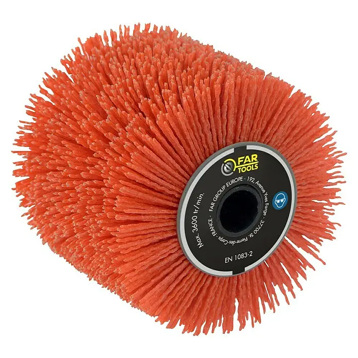 Fartools Bürstenwalze Nylondraht - Passend für: Fartools Multischleifer Satiniermaschine REX 120C, Geeignet für: Metall, 1 Stk. - Das Bild zeigt eine orangefarbene FAR Tools Bürste, ein Werkzeug mit einer Vielzahl von Borsten für verschiedene Anwendungen.