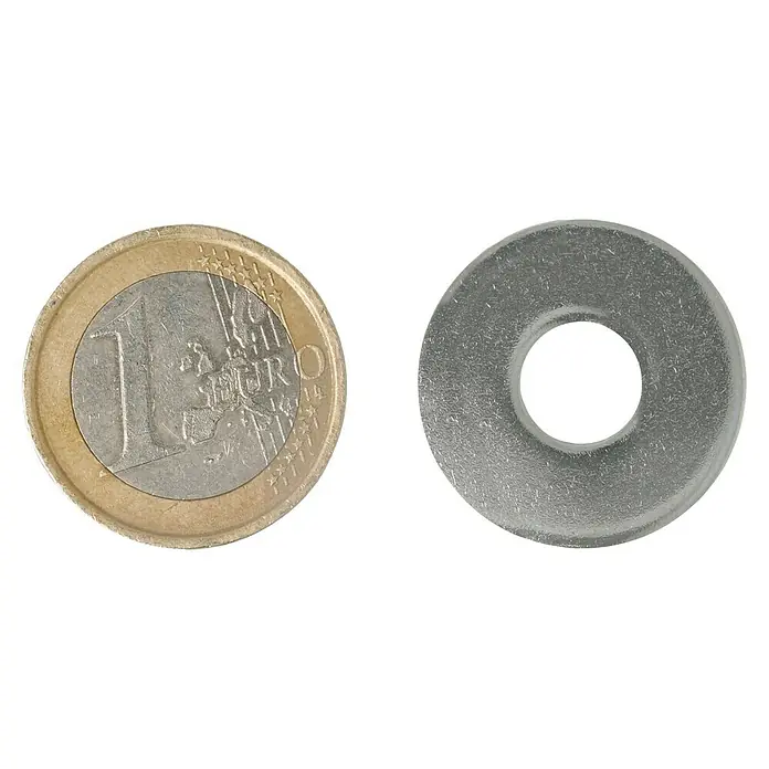 Profi Depot Bauscheibe A2 - Außendurchmesser: 25 mm, 100 Stk., Edelstahl - Ein Euro-Stück liegt neben einer transparenten Unterlegscheibe, die die Größe und das Design des Produkts verdeutlicht.