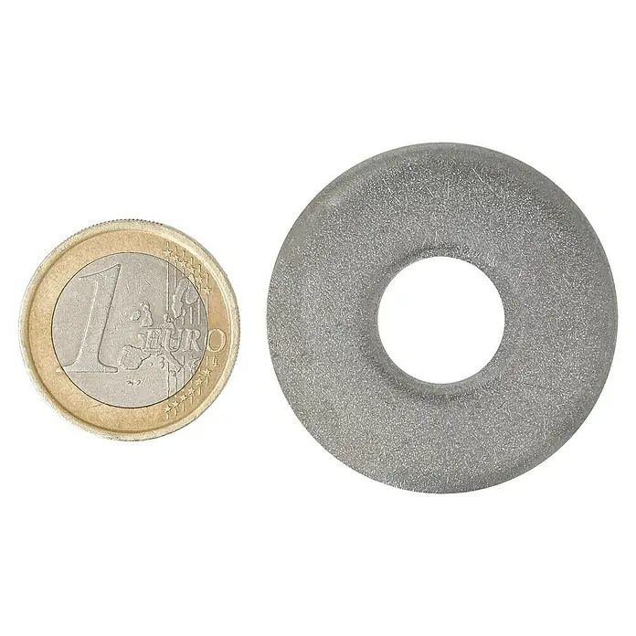 Profi Depot Bauscheibe A2 - Außendurchmesser: 40 mm, 50 Stk., Edelstahl - Ein Euro-Stück liegt neben einem grauen Ring, um die Größe des Produkts zu zeigen.