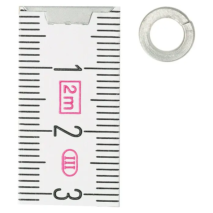 Federring A2 - Innendurchmesser: 5,1 mm, Edelstahl, 16 Stk. - Ein hellsilberner Federring liegt neben einem Messband mit Zentimetereinteilung, das den Durchmesser des Rings misst.