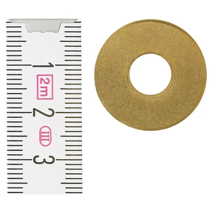 Karosseriescheibe - Innendurchmesser: 8,4 mm, Außendurchmesser: 24 mm, Messing, Blank, 8 Stk., DIN 9021 - Messingscheibe neben einem Messstab.