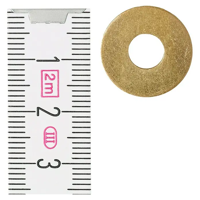Karosseriescheibe - Innendurchmesser: 6,4 mm, Außendurchmesser: 18 mm, Messing, Blank, 12 Stk., DIN 9021 - Nahaufnahme einer Messscheibe aus Messing neben einem Messwerkzeug zur Größenbestimmung, perfekt für DIY-Projekte und Reparaturen.