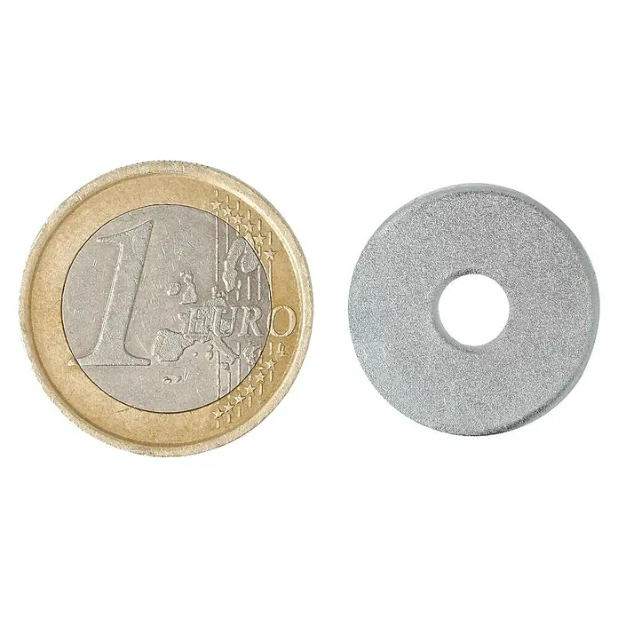 Profi Depot Karosseriescheibe VZ - Innendurchmesser: 5,3 mm, Außendurchmesser: 20 mm, 100 Stk., Verzinkt - Eine Euro-Münze neben einer Unterlegscheibe.