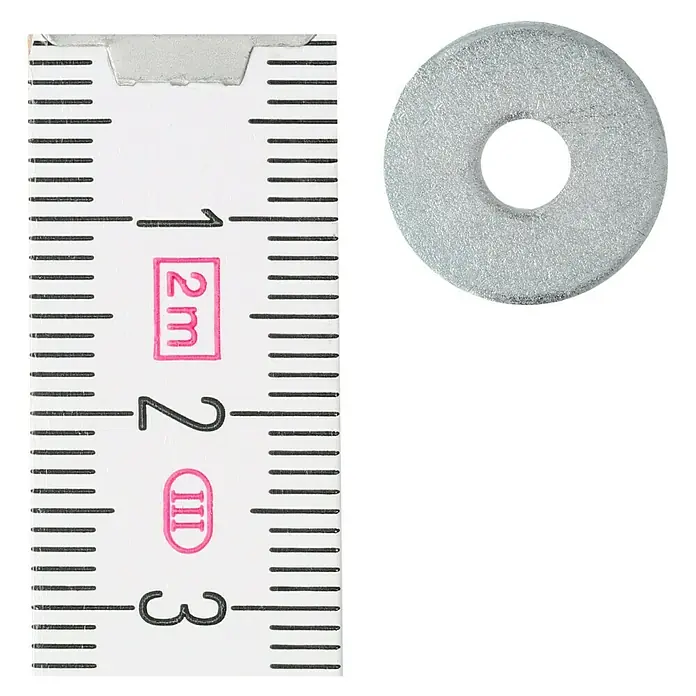 Profi Depot Karosseriescheibe VZ - Innendurchmesser: 4,3 mm, Außendurchmesser: 15 mm, 100 Stk., Verzinkt - Nahaufnahme einer Unterlegscheibe neben einem Messgerät, das ihre Größe mit etwa 2 cm anzeigt. Silberne Oberfläche und kreisförmiges Design.