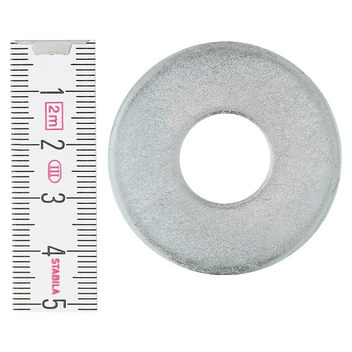 Profi Depot Arandela - Diámetro exterior: 44 mm, Acero, 50 ud., Diámetro interior: 15 milímetros (mm) - Una arandela de color gris claro se mide con una herramienta de medida Stabila para determinar el tamaño del producto.